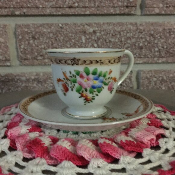 Minature Made In Japan Floral and Gold Teacup & Saucer Set - Picture 16 of 16